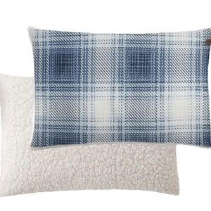 Roots Home Sherpa blue plaid Pillowcases set of 2 in new condition